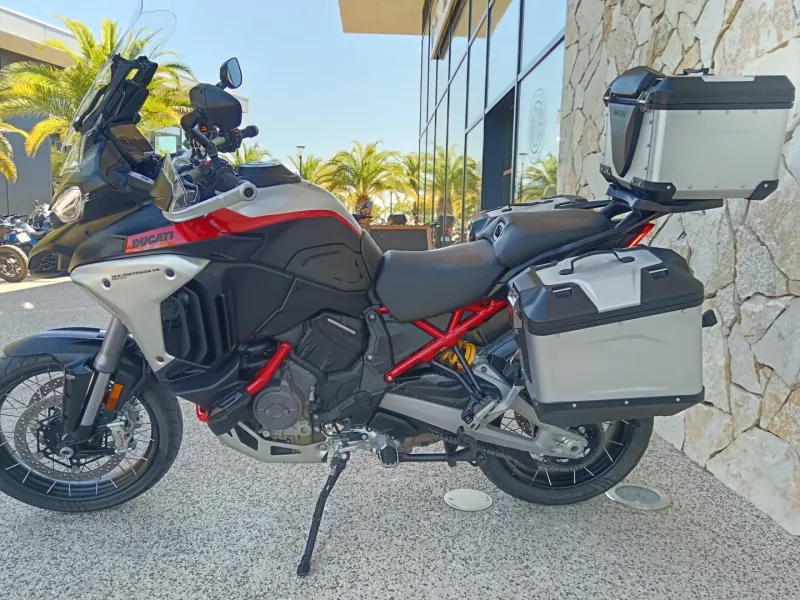 DUCATI V4 Rally 1160 Adventure Travel & Radar