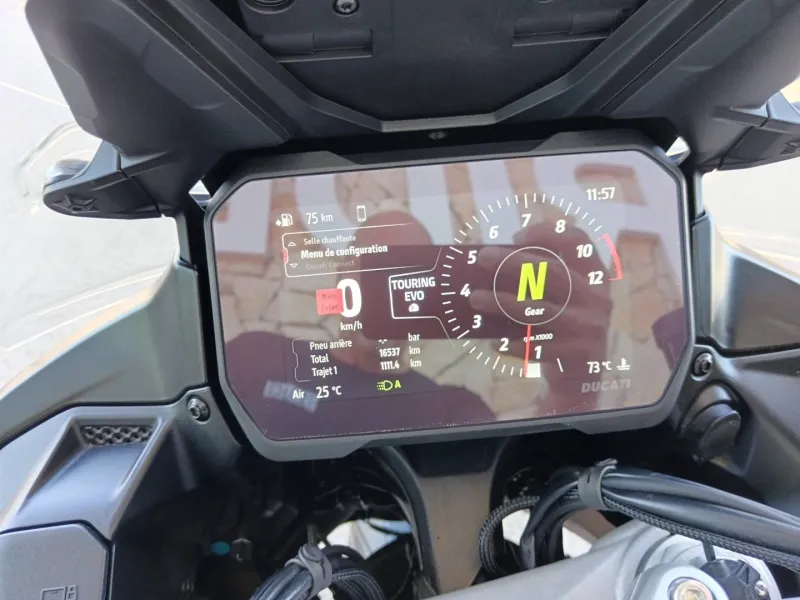 DUCATI V4 Rally 1160 Adventure Travel & Radar