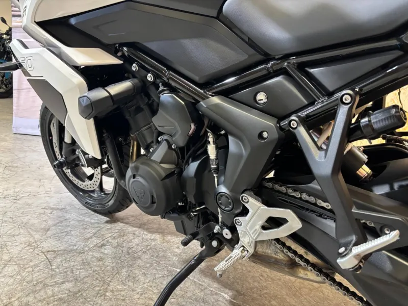 TRIUMPH Sport 660
