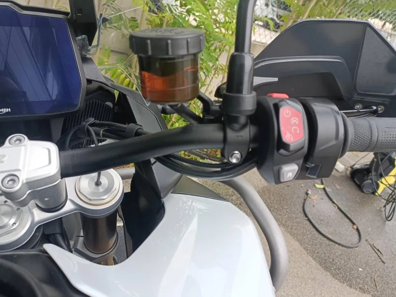TRIUMPH 1200 Rally Pro REVISEE