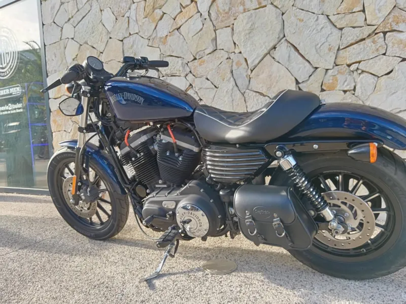 HARLEY-DAVIDSON 883 Iron