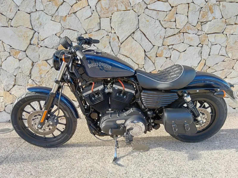 HARLEY-DAVIDSON 883 Iron