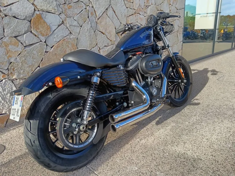 HARLEY-DAVIDSON 883 Iron