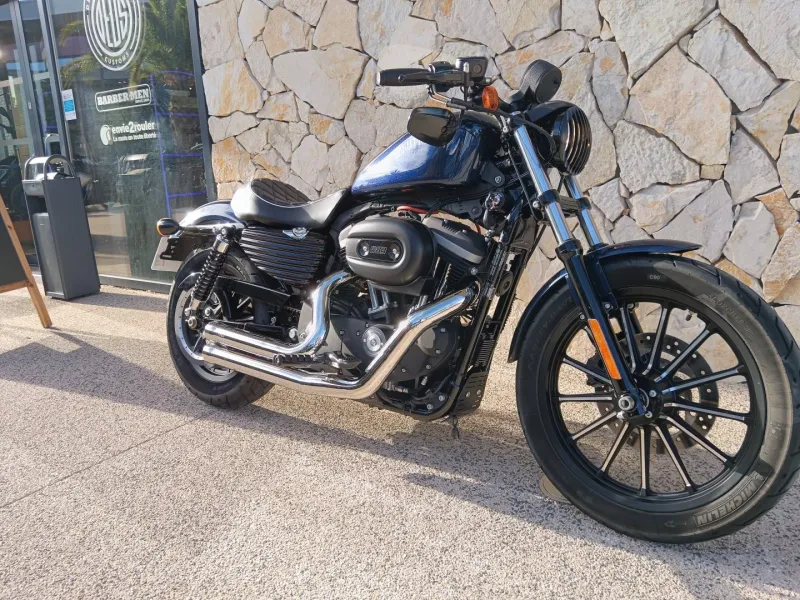 HARLEY-DAVIDSON 883 Iron