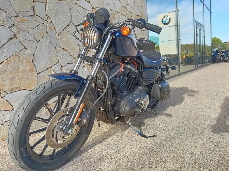 HARLEY-DAVIDSON 883 Iron