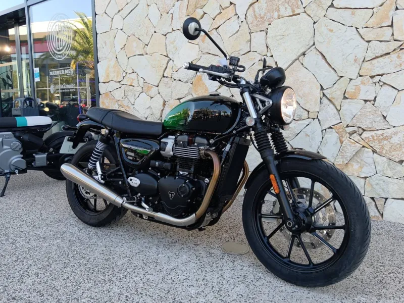 TRIUMPH 900 Green Stealth Edition