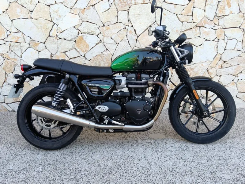 TRIUMPH 900 Green Stealth Edition