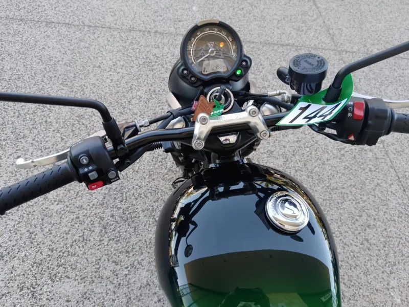 TRIUMPH 900 Green Stealth Edition