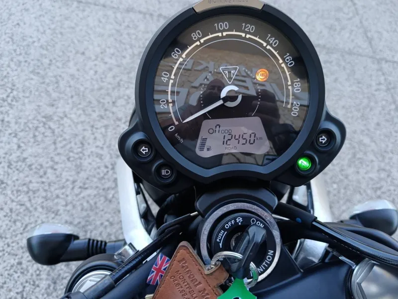 TRIUMPH 900 Green Stealth Edition