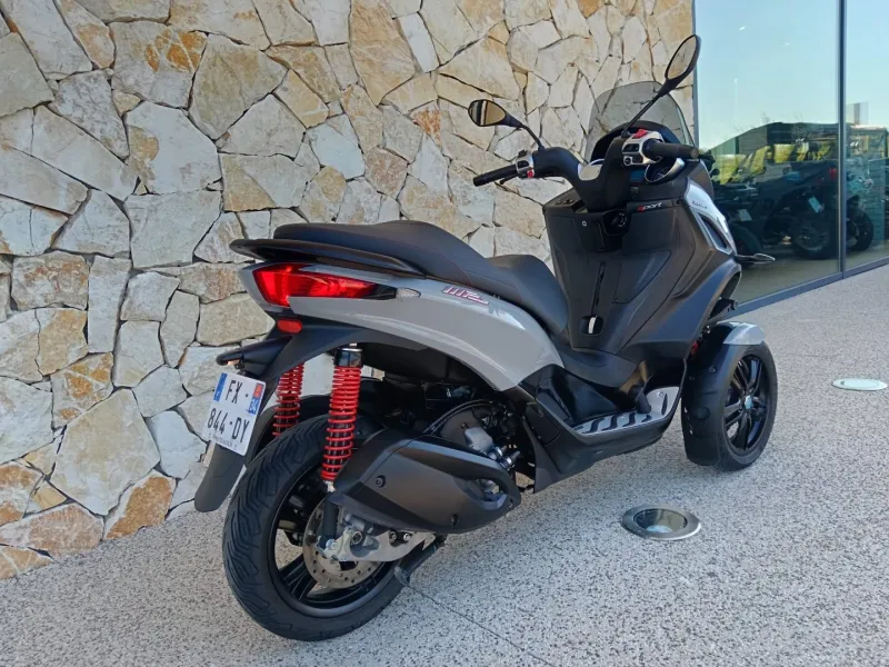 PIAGGIO 300 HPE