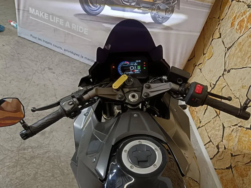 SUZUKI GSX-8R 800