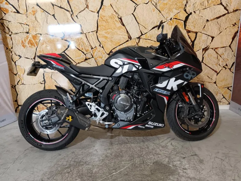 SUZUKI GSX-8R 800