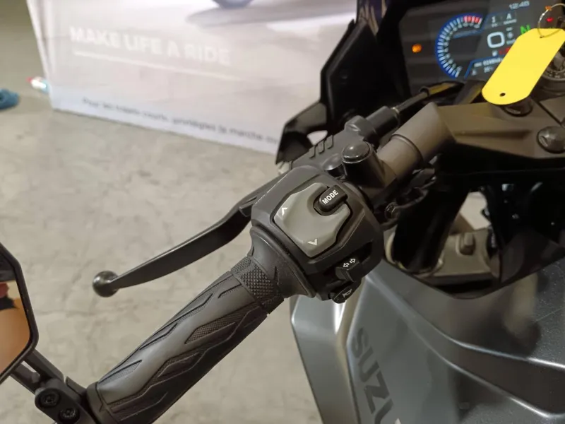 SUZUKI GSX-8R 800