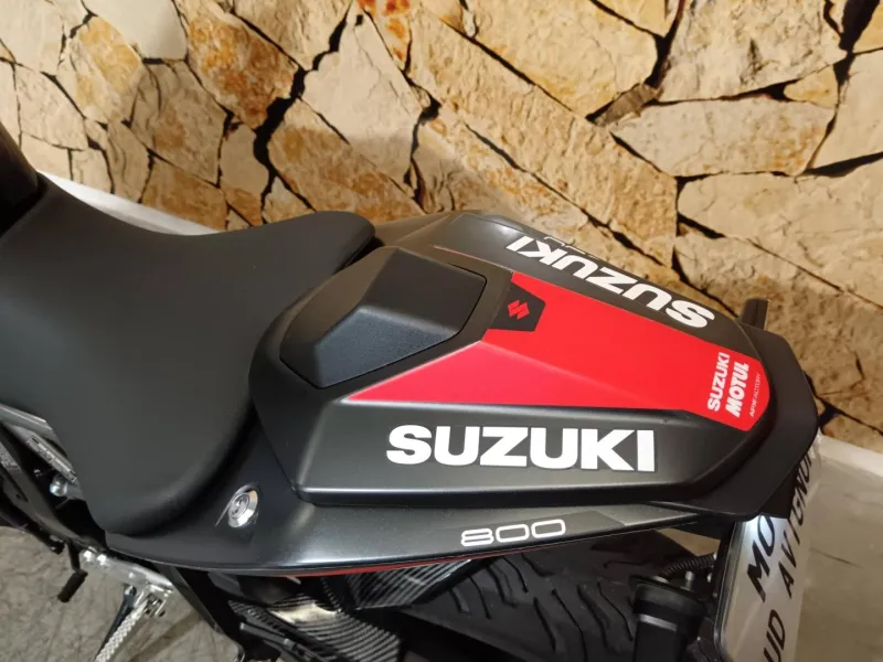 SUZUKI GSX-8R 800