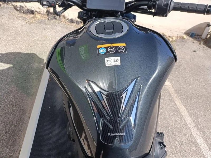 KAWASAKI 900 125 CH 2025 1ER MAIN A SAISIR (Z900)