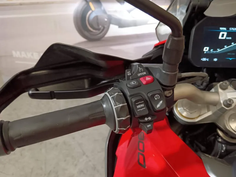 BMW 900 XR .