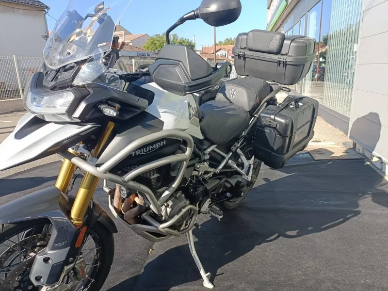 TRIUMPH 1200 Rally Pro REVISEE