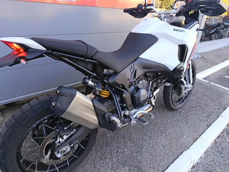 DUCATI V2 1ERE MAIN / GTIE 07/08/2030