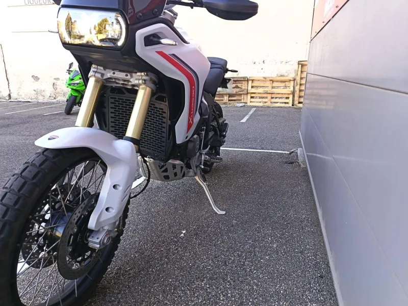 DUCATI V2 1ERE MAIN / GTIE 07/08/2030