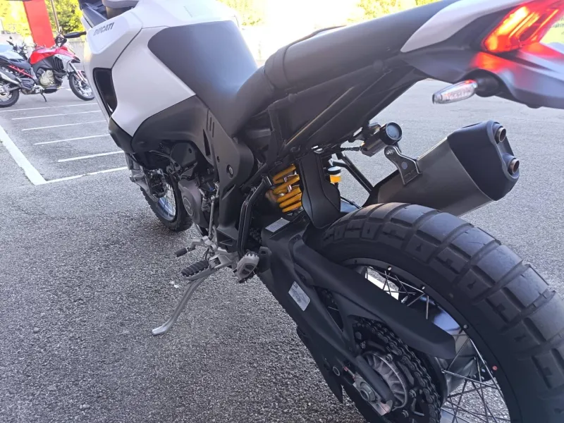 DUCATI V2 1ERE MAIN / GTIE 07/08/2030