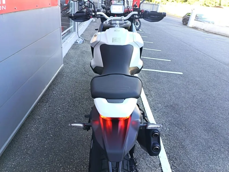 DUCATI V2 1ERE MAIN / GTIE 07/08/2030