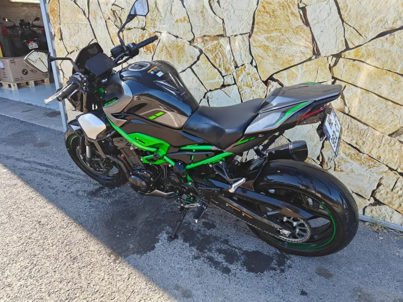 KAWASAKI 900 (Z900)