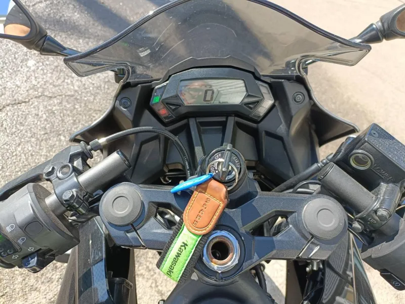 KAWASAKI 125 GAR 13/06/2030 POT,BULLE,CAPEAU DE SELLE A SAISIR