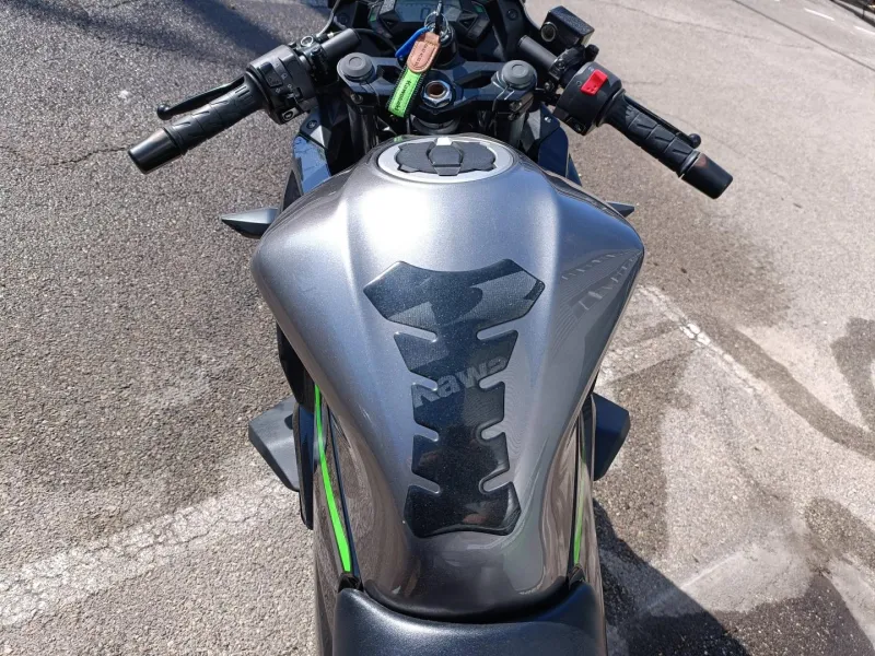 KAWASAKI 125 GAR 13/06/2030 POT,BULLE,CAPEAU DE SELLE A SAISIR