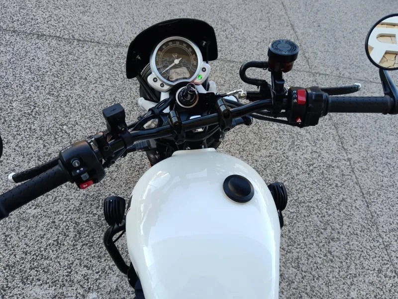 TRIUMPH 900 ABS beaucoup options