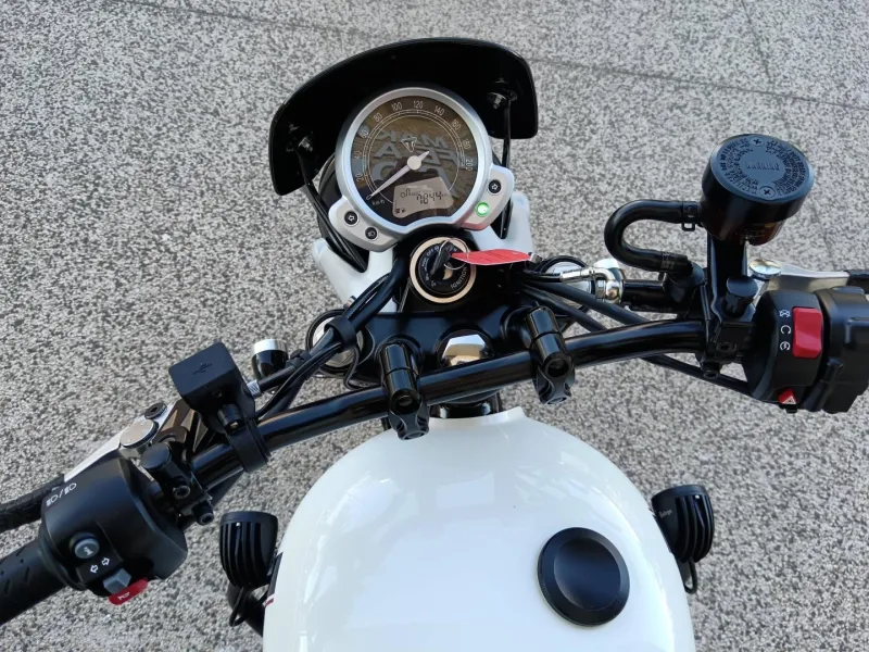TRIUMPH 900 ABS beaucoup options
