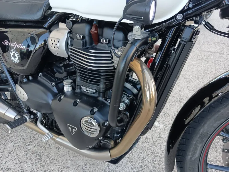 TRIUMPH 900 ABS beaucoup options