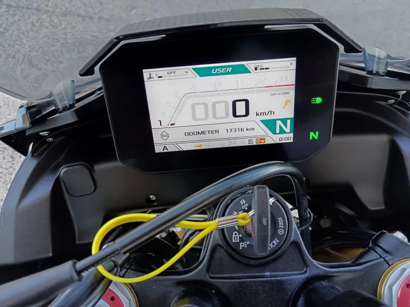 APRILIA 1100 V4 Euro 5 175cv 1er main