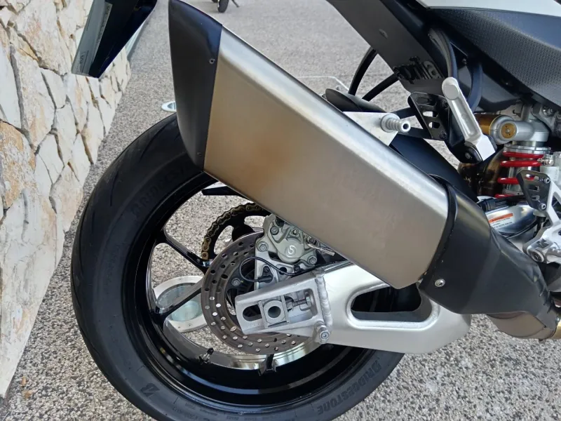 APRILIA 1100 V4 Euro 5 175cv 1er main