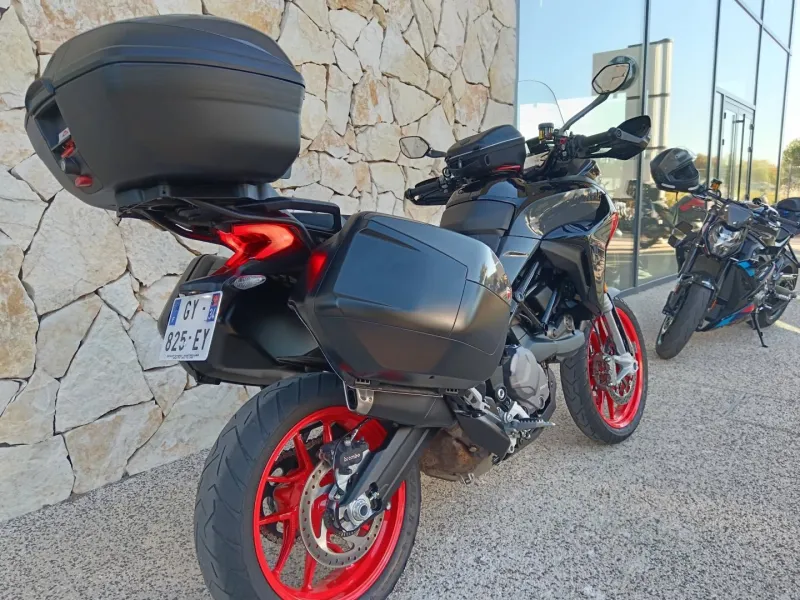 DUCATI V2 S Travel