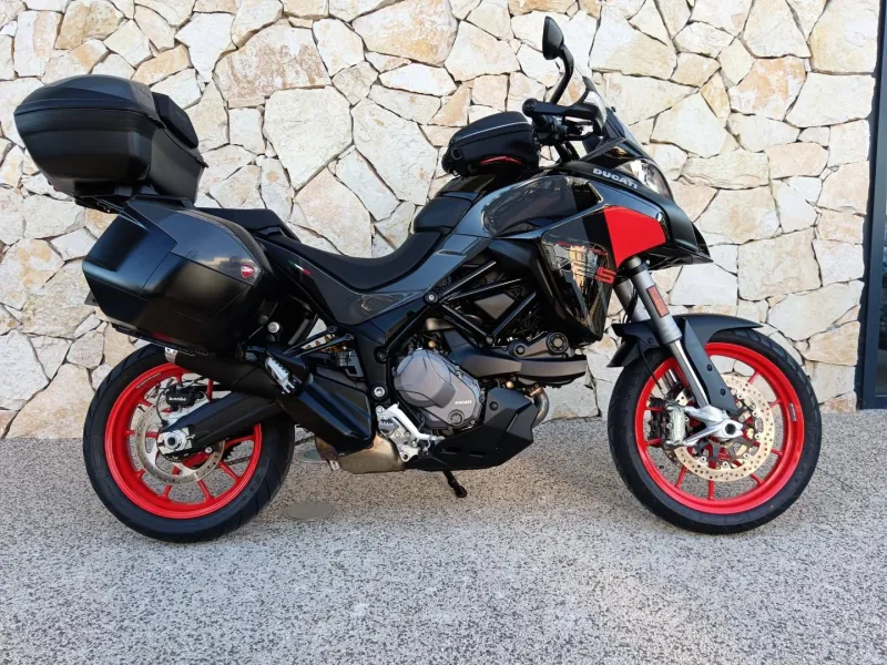 DUCATI V2 S Travel