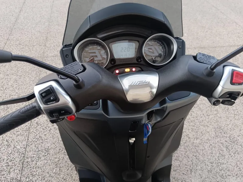 PIAGGIO MP3 300 HPE ABS ASR + option