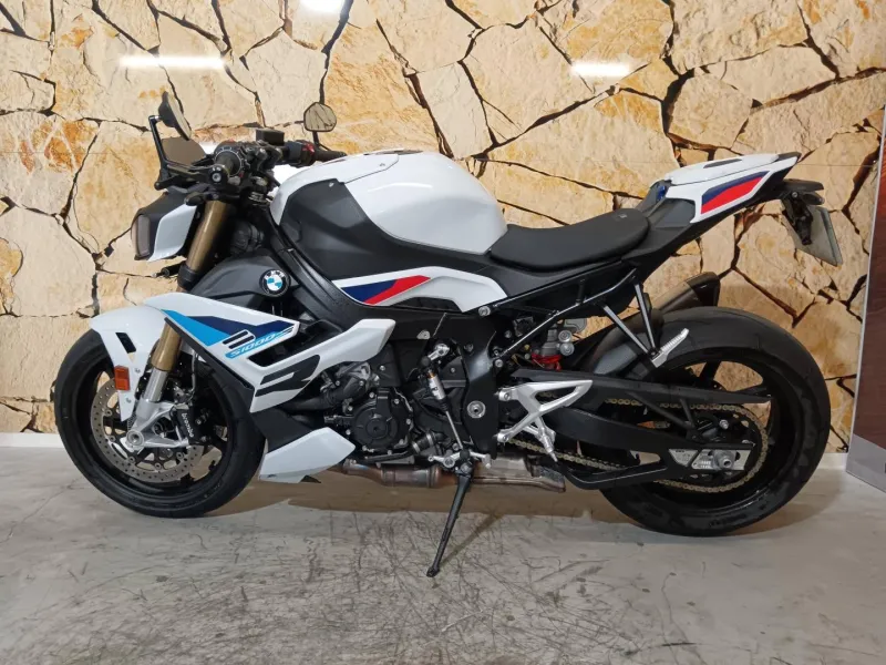 BMW 1000 R 2025