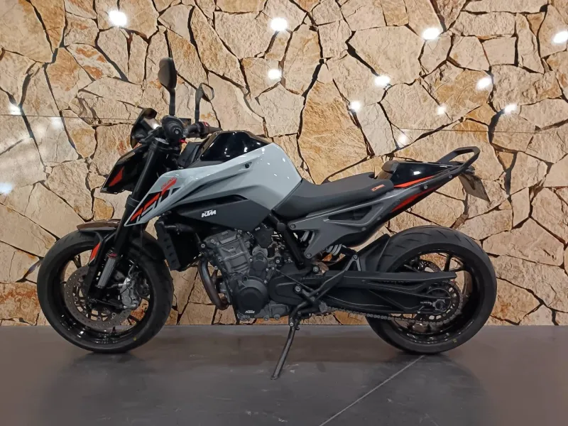 KTM Duke 790