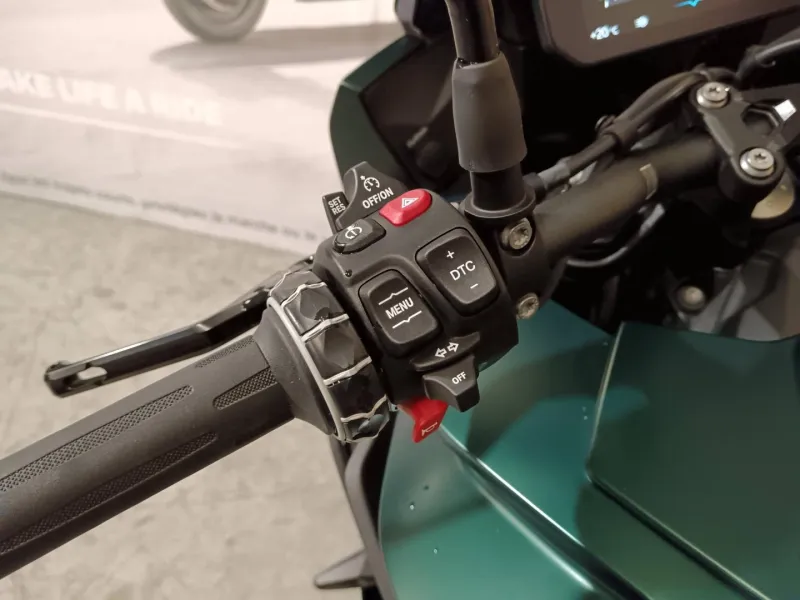 BMW M 1000 XR