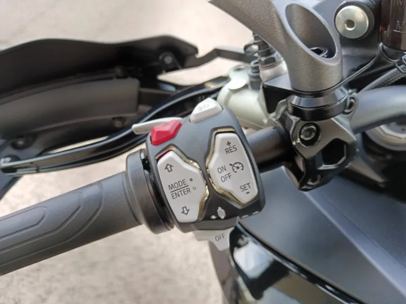 DUCATI V2 S Travel