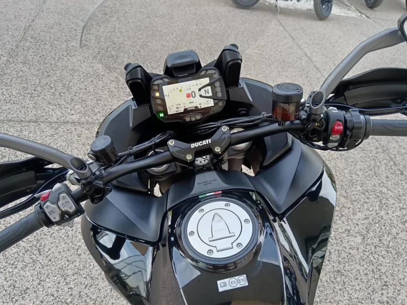 DUCATI V2 S Travel