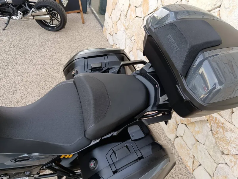 DUCATI V2 S Travel