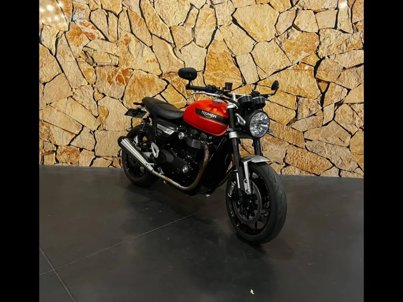 TRIUMPH Speed Twin 1200