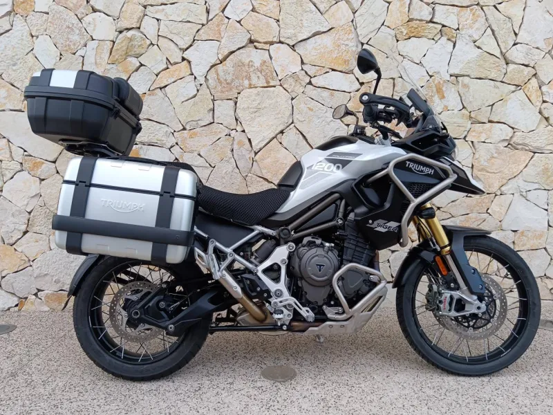 TRIUMPH 1200 Rally Pro full options