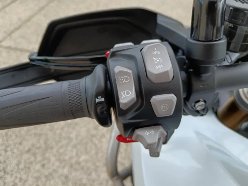 TRIUMPH 1200 Rally Pro full options