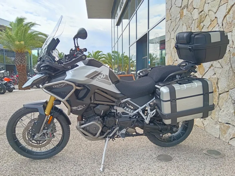 TRIUMPH 1200 Rally Pro full options