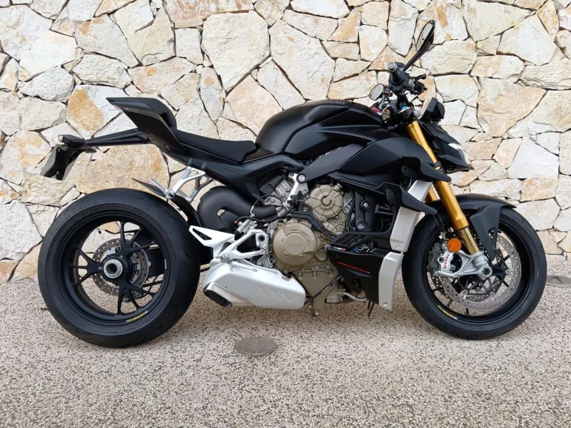 DUCATI 1103  V4 S 2023. 60 km réel