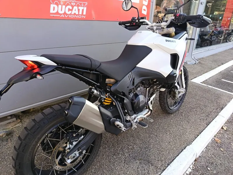 DUCATI V2 890 1ére main
