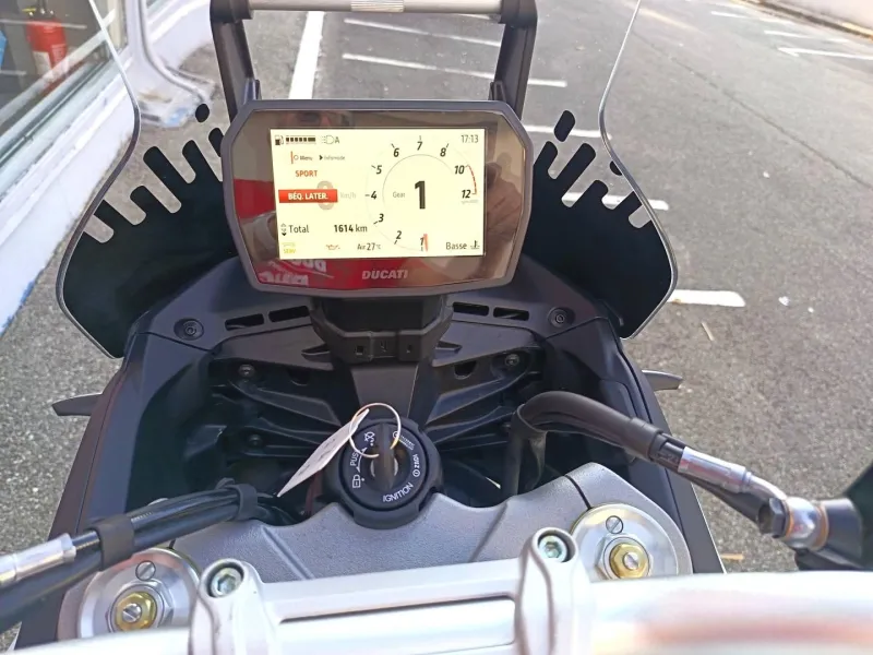 DUCATI V2 890 1ére main