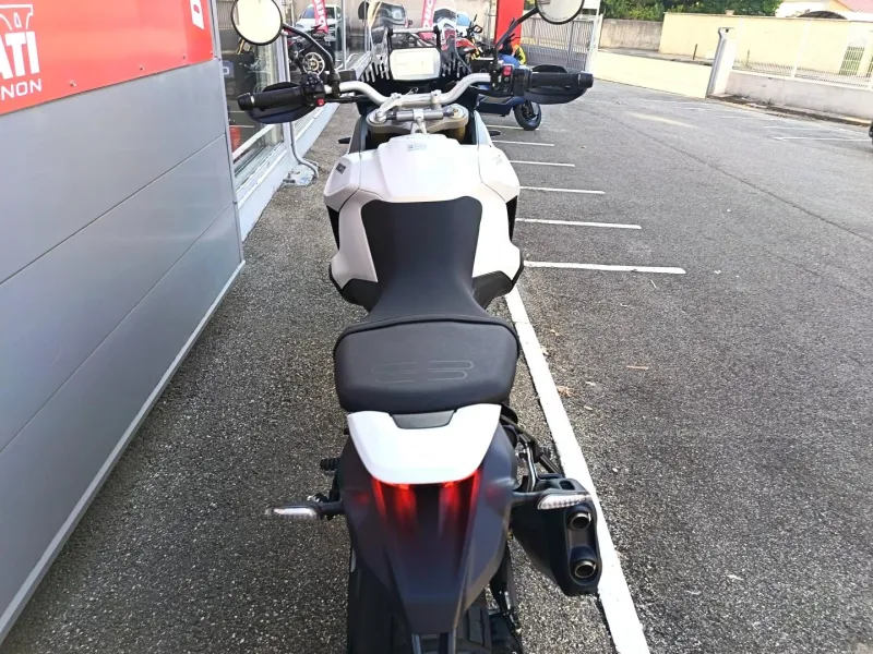 DUCATI V2 890 1ére main